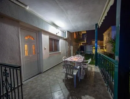Lola Apartment Nea Vrasna