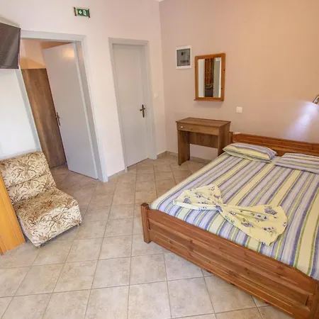 Lola Apartment *